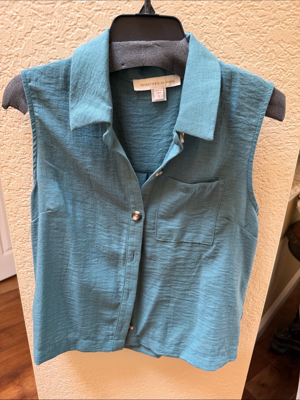 Monteau Green Sleeveless Button-Down Shirt